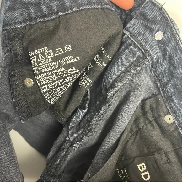 Urban Outfitters BDG Mid Rise Alexa Shortie Shorts Size 27 - Picture 6 of 7